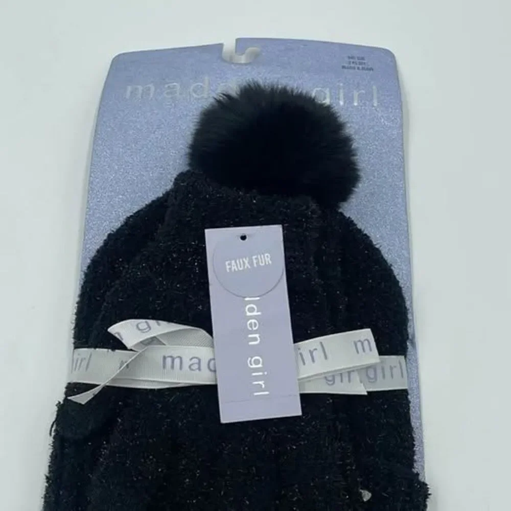 New Madden Girl Beanie and Glove Set